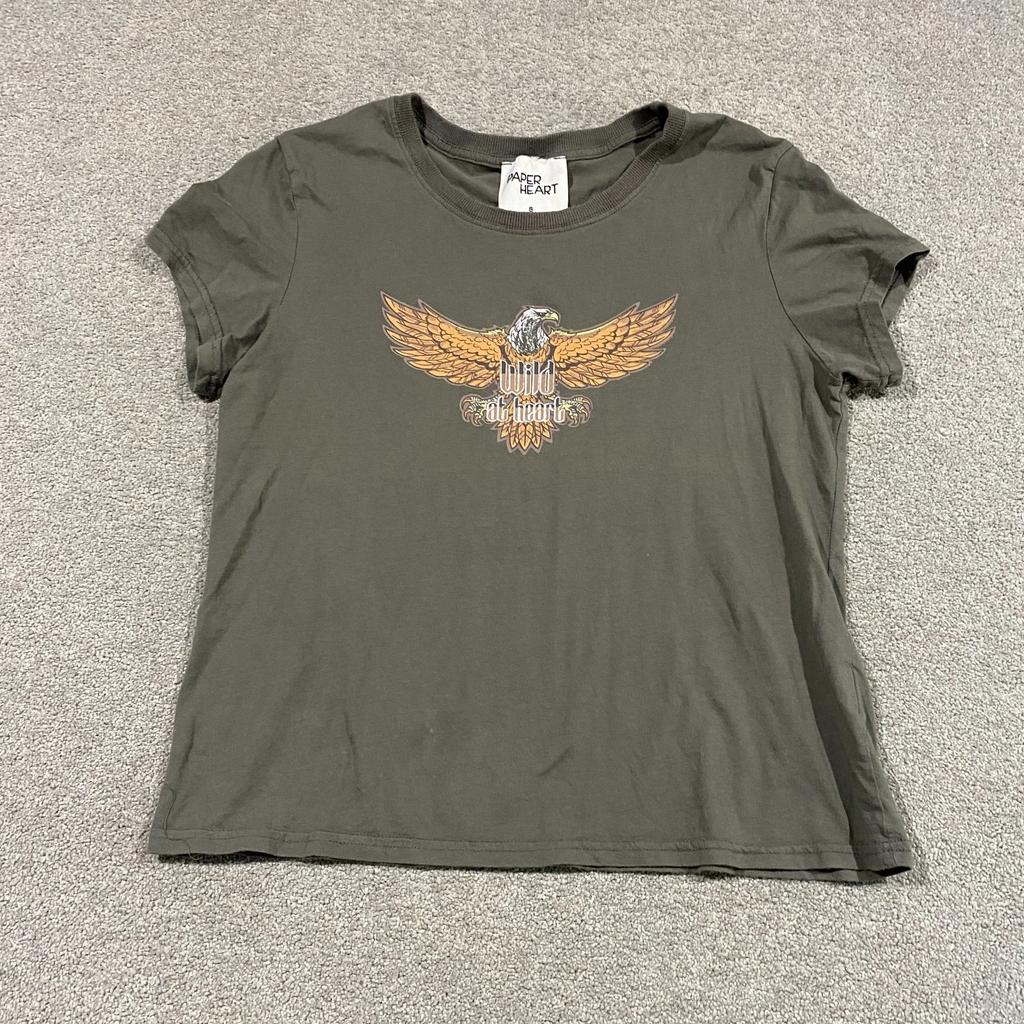 T-shirt da Donna con Grafica di Cuore di Carta, Wild at Heart e Aquila, Taglia 8, Verde Oliva, Biker, Edgy