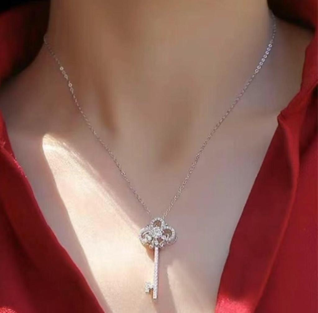 S925 Sterling Silver Twilight Key Necklace: Full Diamond Clavicle Chain, Elegant High-End Gift.