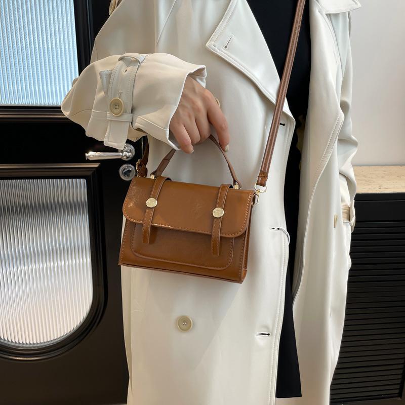 Commuter texture simple fashion handbag 2025 winter new foreign style ins shoulder messenger bag small square bag women