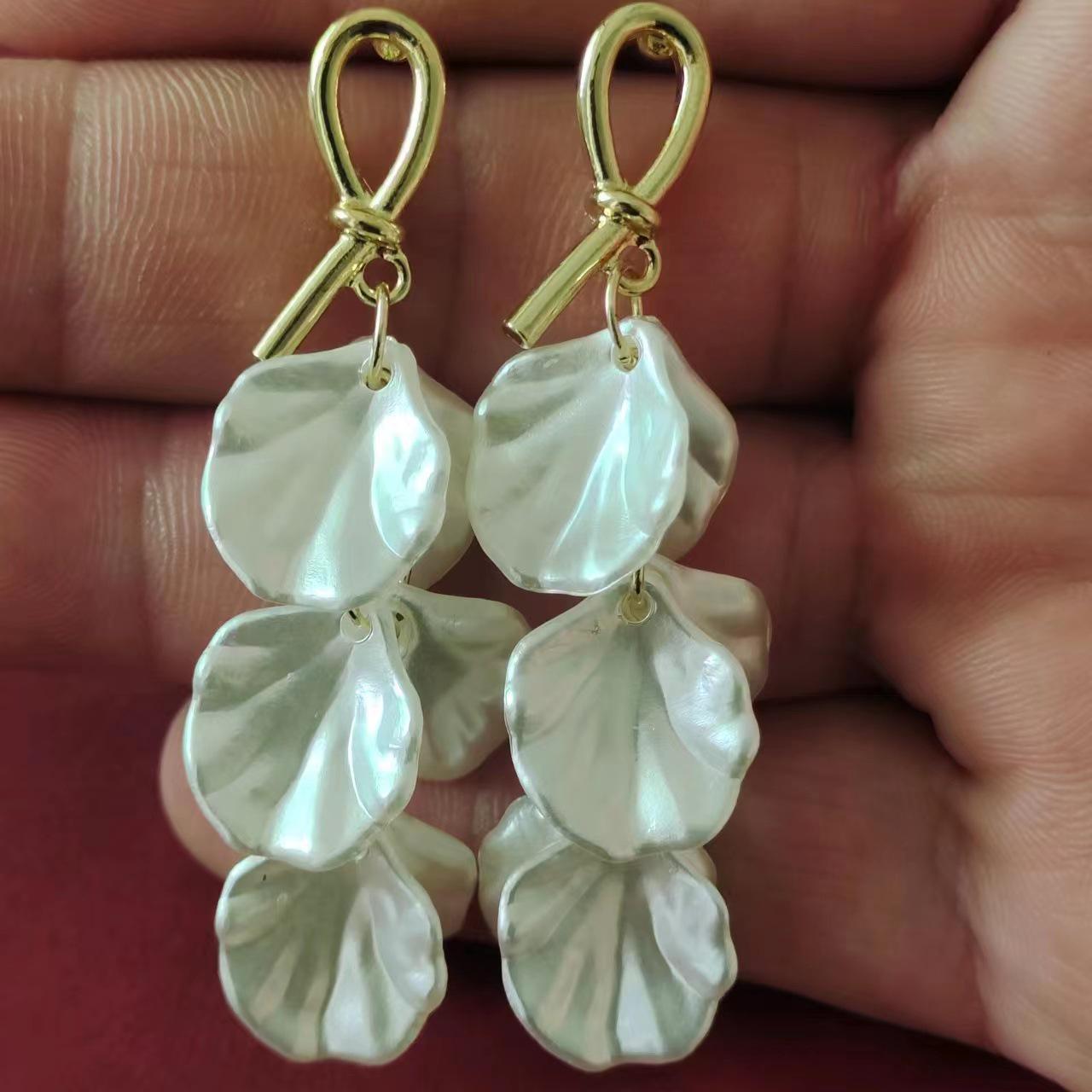 Retro Elegant Floral Tassel Ear Hook Earrings: European & American Style