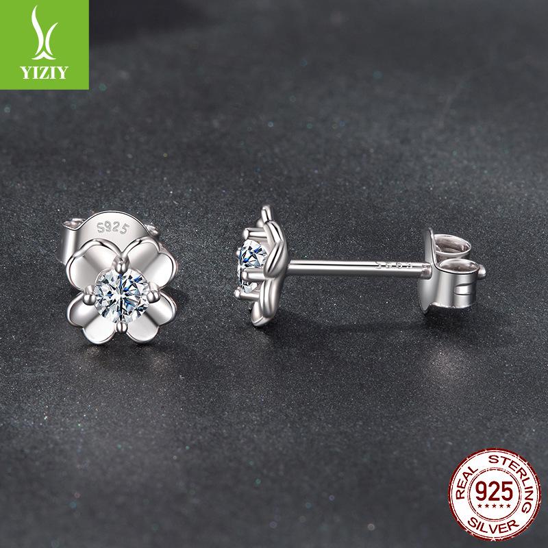 Small Fresh Four-Leaf Clover Moissanite Stud Earrings D Color Simple S925 Sterling Silver Mozzarella Diamond Stud Earrings