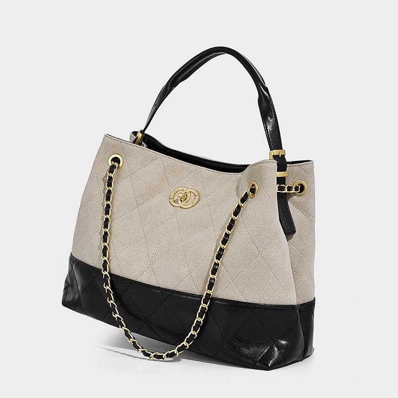 Classic Style 2025 New Niche Autumn and Winter Wild Ironmaking Shoulder Messenger Bag Fashion Large Capacity Portable Tote Bag