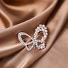 2022 New Creative Luxury Pearl Brooches Pins For Women Elegant Rhinestone Snowflakes Flower Accessories Lady Wedding Party Gift
