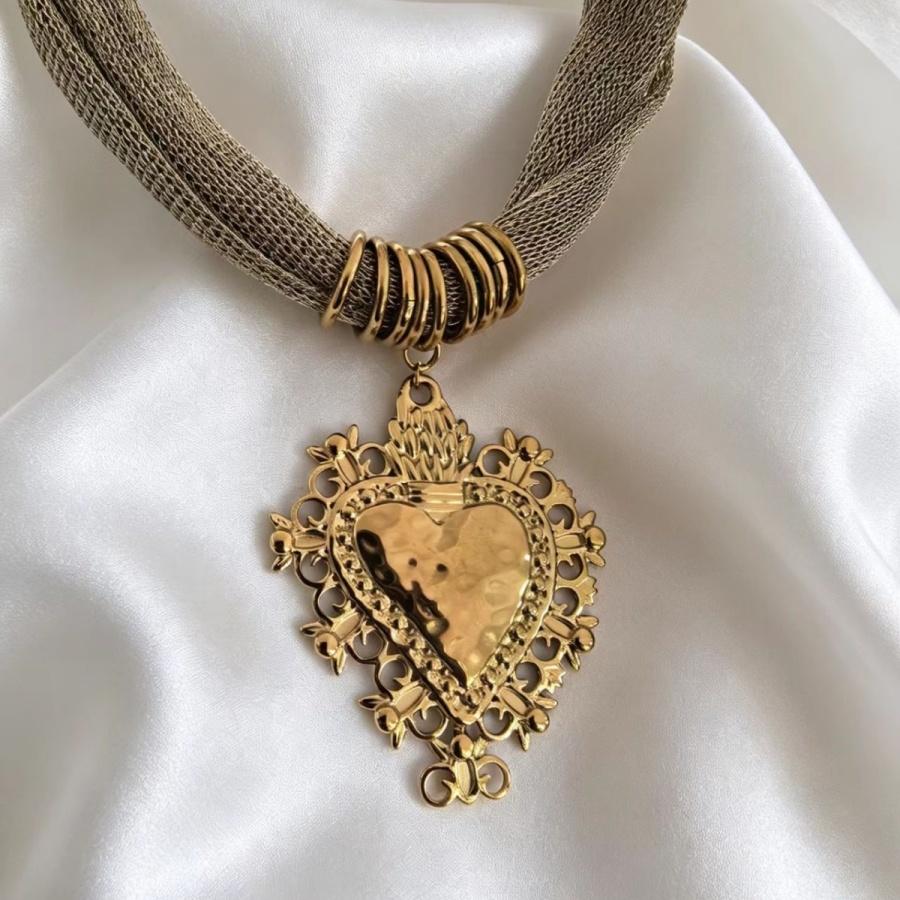 Boho Beach Gold Sacred Heart Pendant Necklace Women Mesh Cord Statement Choker For Summer Vacation Fashion Jewelry