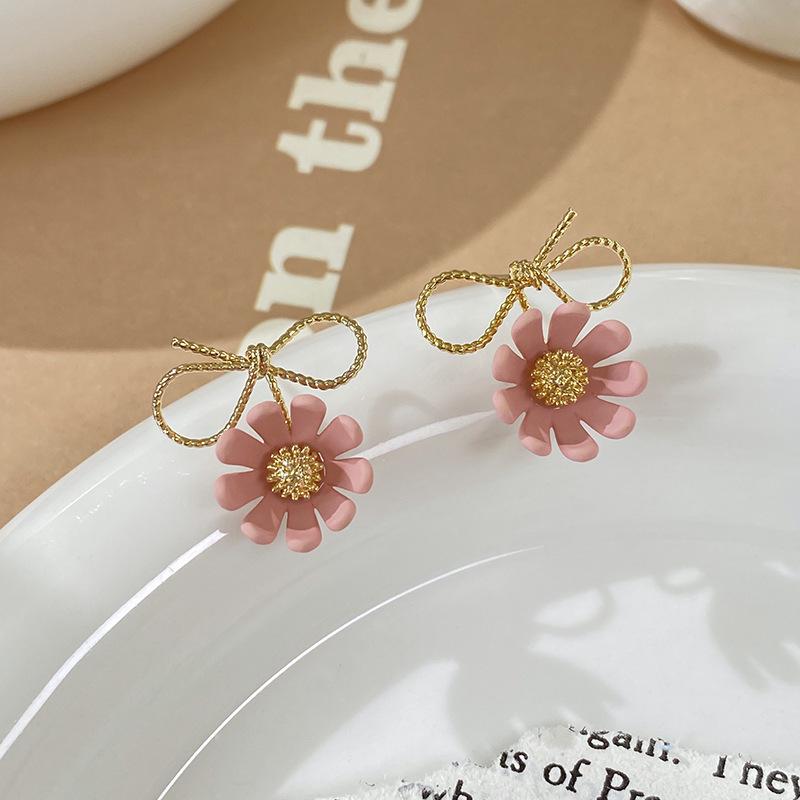 Daisy Sunflower Stud Earrings - Summer Chrysanthemum White Flowers, Perfect Vacation Style