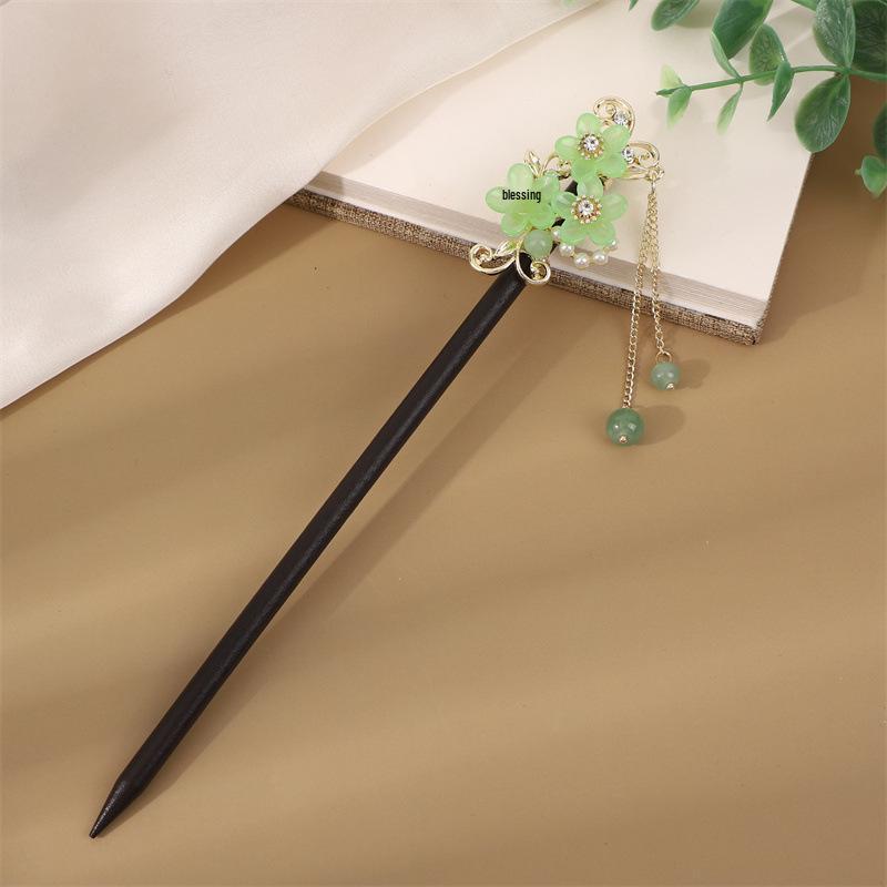 Ebony Style Tassel Hairpin: Vintage Wooden Hair Accessory for Women, Perfect for Simple Updos and Ancient Costume Adornments