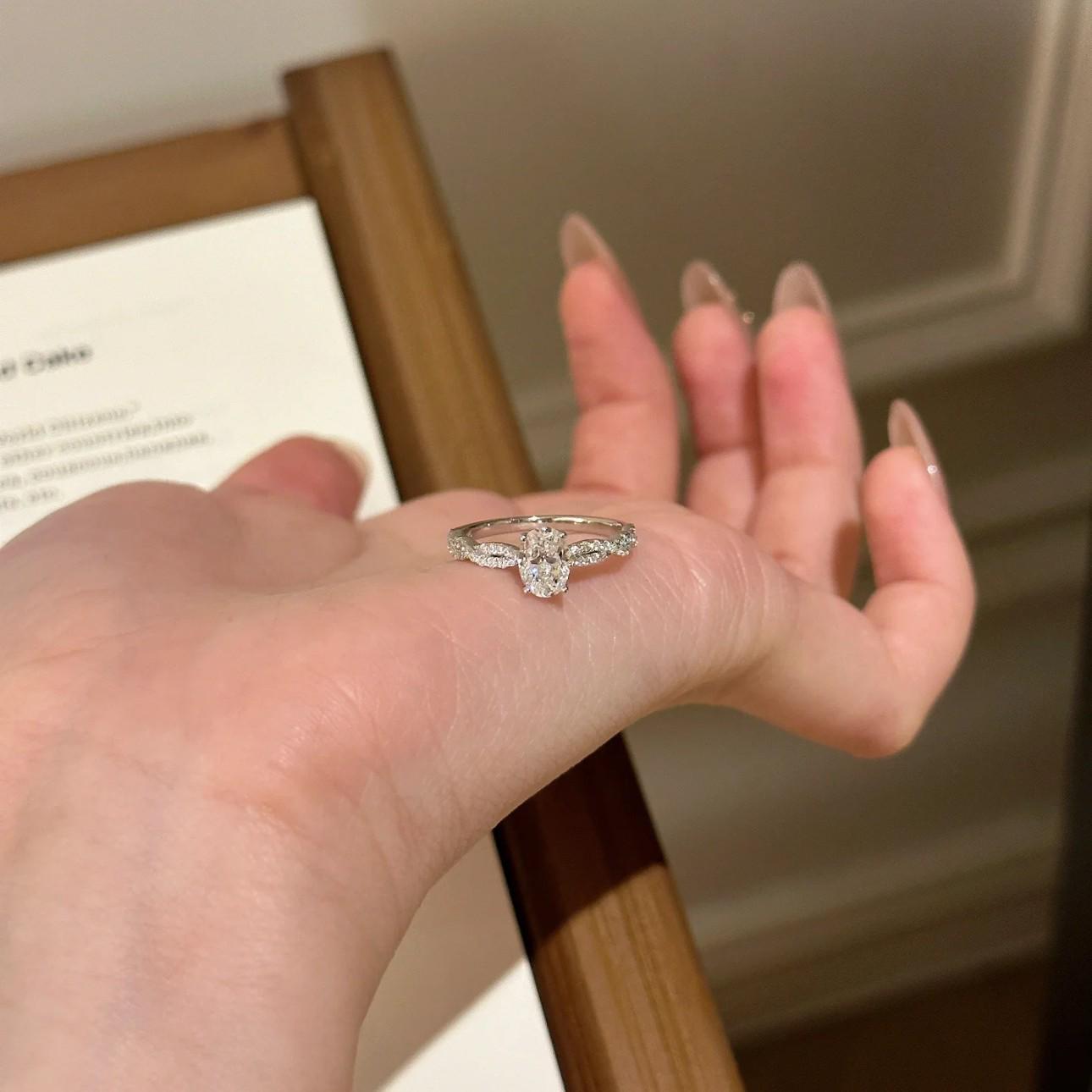 Элегантное вращающееся кольцо с голубем: Регулируемый, Высококлассный Дизайн для Женщин