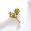 Elegant tulip-shaped brooch suitable for women, a fashionable floral brooch with a floral design for lapel decoration.