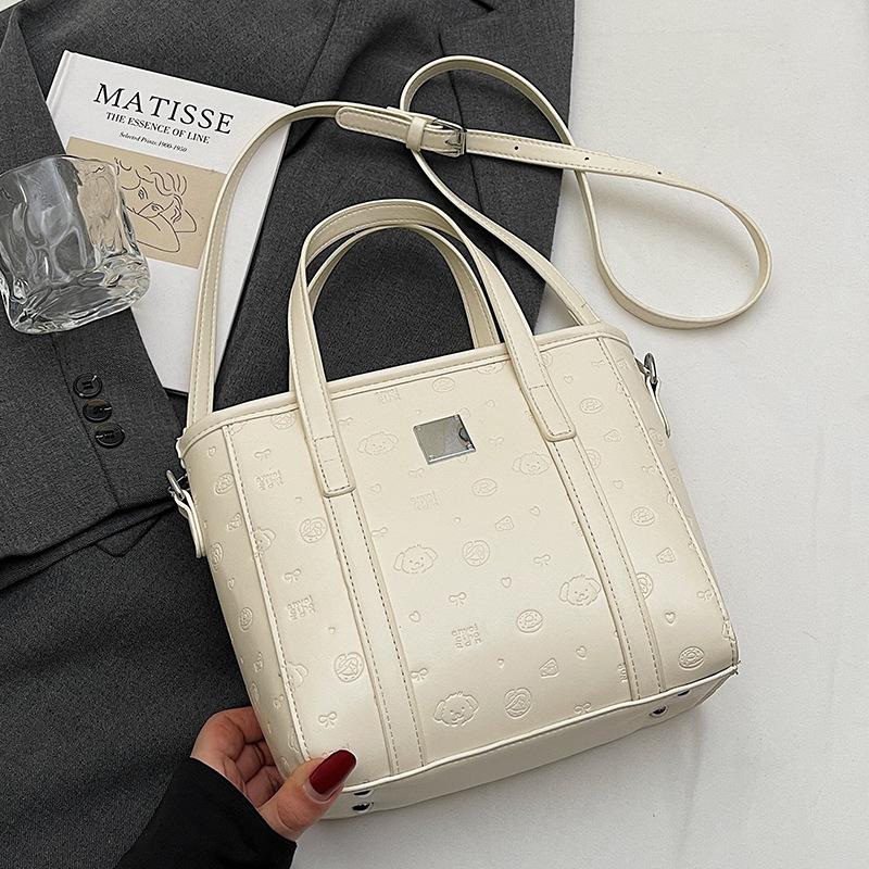 Spring and summer popular niche sweet and cute embossed portable bucket bag Korean version commuter casual versatile messenger bag bag woman
