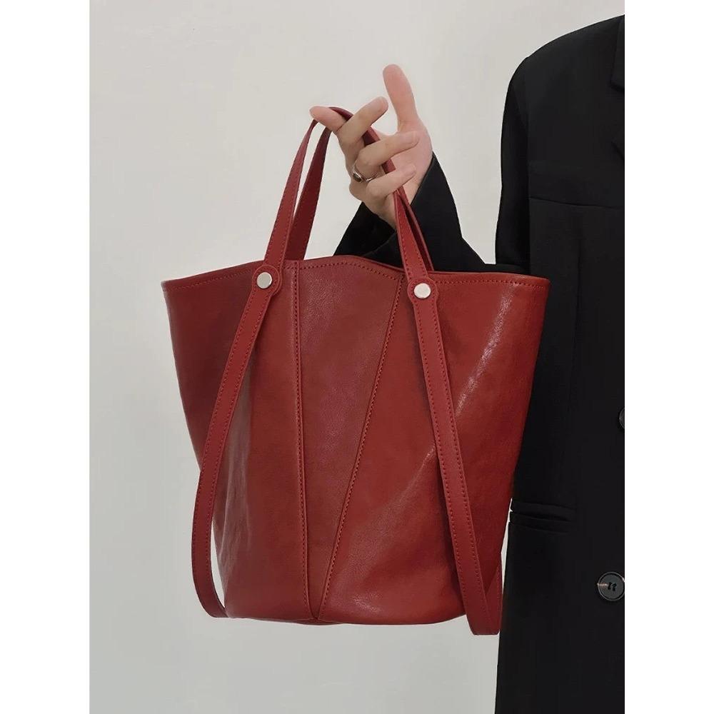 

Portable Retro Red Bucket Bag Women 2026 New Large-capacity Commuting Texture Niche Tote Wedding Bag Tide