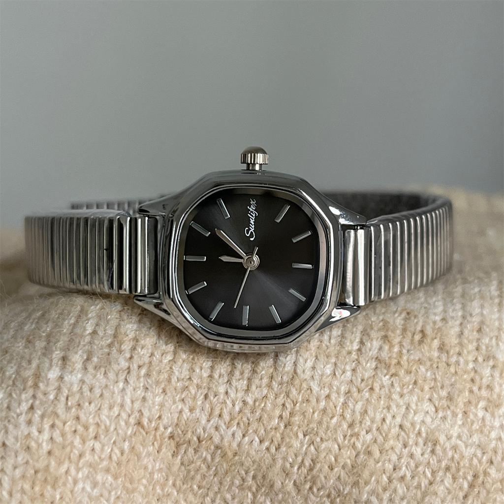 Montre pour femme de luxe légère, simple, de niche, pour les trajets quotidiens, style Xiaoxiangfeng, bracelet exquis pour écolière, montre décontractée