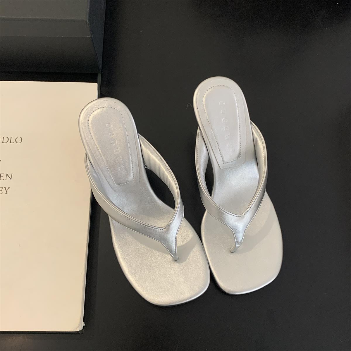 

2026 Spring/Summer New Fashionable and Versatile Square Head Slope Heel Flip flops Sandals Half Dragged Women 39 срібний