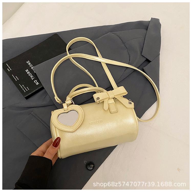 High-end Handbag 2025 New Niche Design One-shoulder Crossbody Bag Fashionable Foreign Style Commuter Pillow Bag