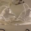 Weißes Satin-Dreieckskörbchen-Bralette mit ultradünnen Doppelträgern, kabelloser, bequemer BH für den Alltag