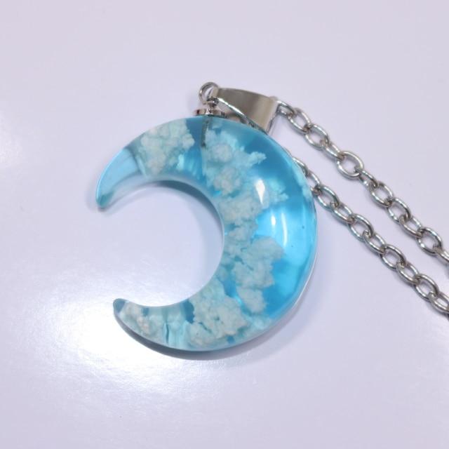 Chic Transparent Resin Craft Rould Ball Moon Pendant Necklaces Women Blue Sky White Cloud Chain Pendant Necklace Voguish Stylish Jewelry Giveaway