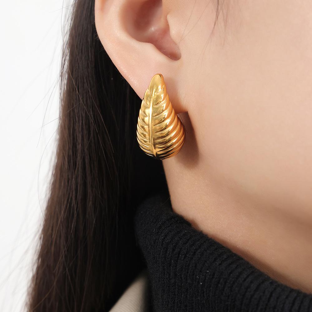 Vintage Chinese Style Water Drop Titanium Earrings with Multi-Layered Texture Design