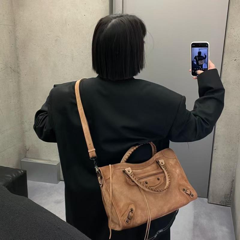 BL's New Popular Retro Suede Bag, High-quality Full Set of Packaging, Trendy, Fashionable and Versatile, the Same for Men and Women