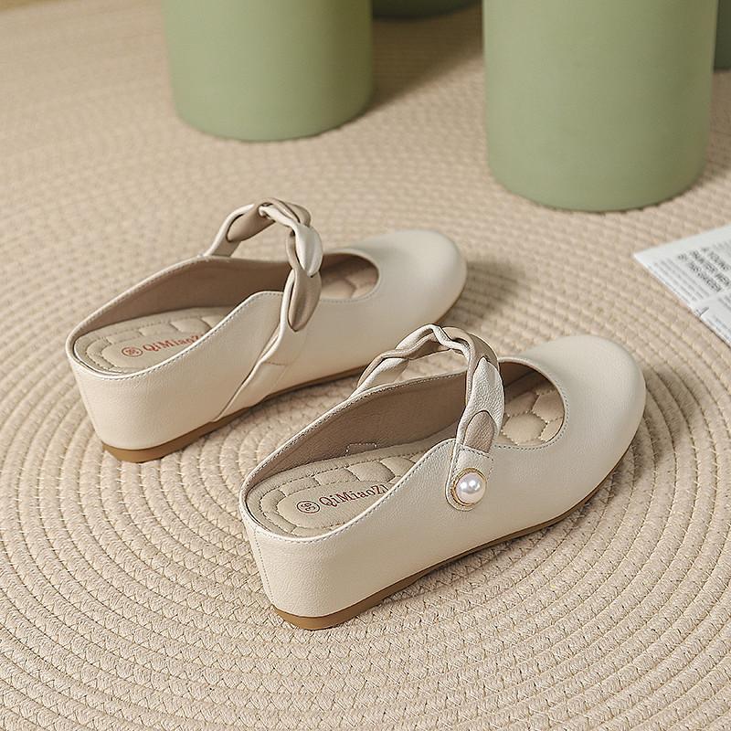 Baotou sandals for women's outer wear in the summer of 2025, the new round head versatile one-pedal slope heel heightened apricot slippers
