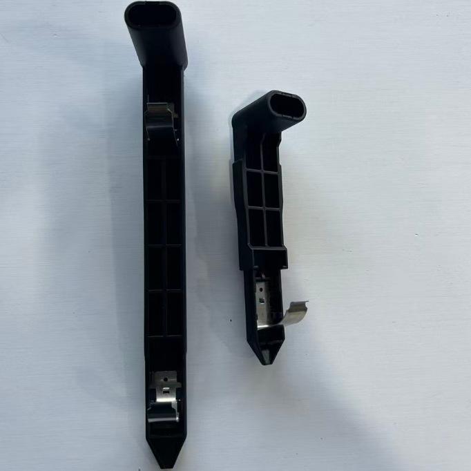 30763155 ve 30763154, 2009-2017 Volvo XC60 modelleri için far sabitleme pimlerine uyar.