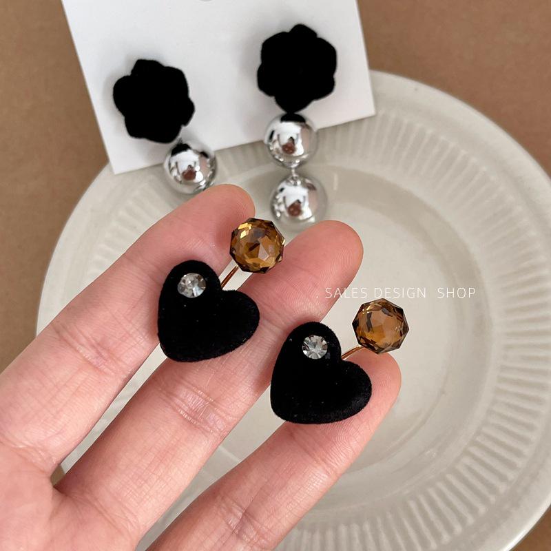 Elegant Retro Rose & Heart Stud Earrings for Women