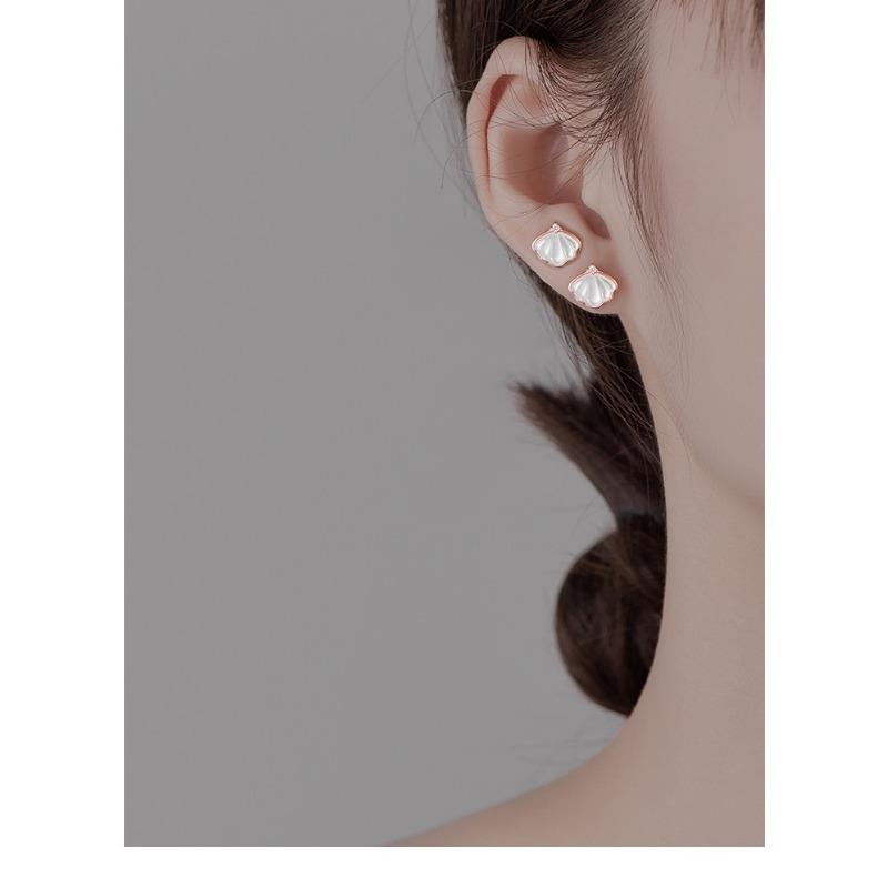 Stainless Steel Cast Minimalist Earrings 18K Waterproof  Sterling Silver Stud Earrings Women's Niche Design High-quality Mother-of-pearl Earrings