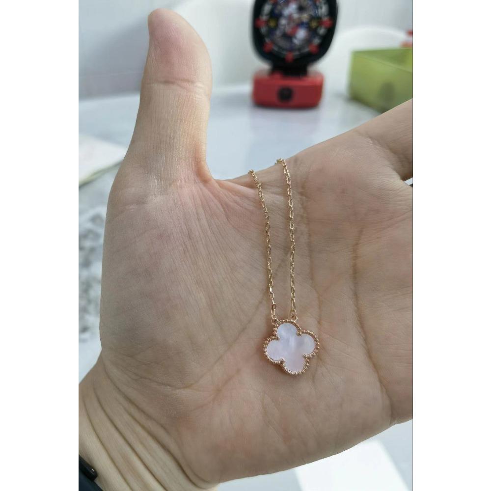 High-end Four-leaf Clover Necklace for Women 18K Rose Red Chalcedony Agate Natural White Shell Pendant Clavicle Chain