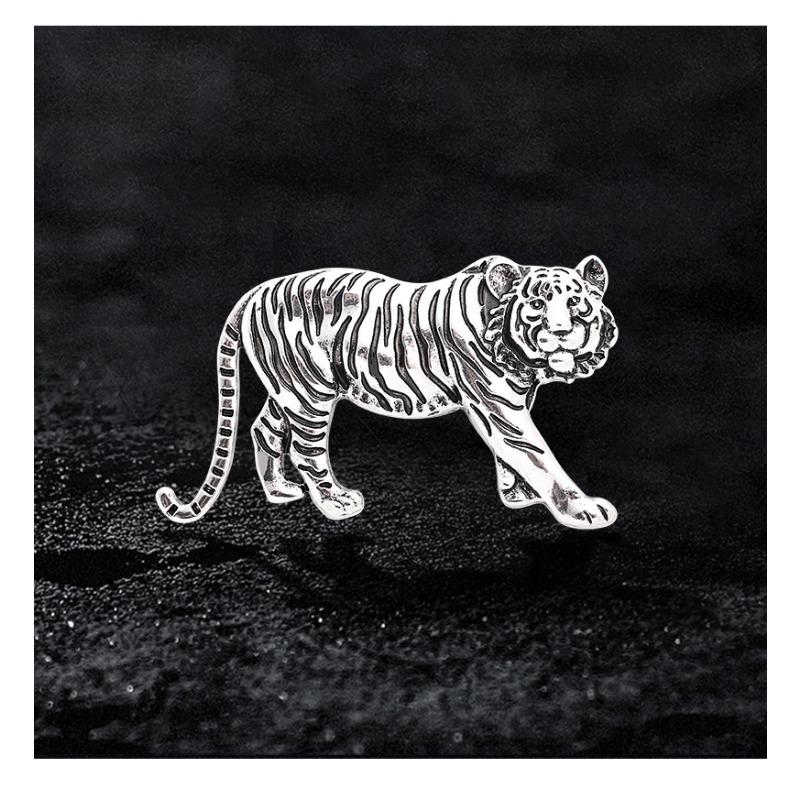 Twelve zodiac animals, retro zodiac tiger head brooch, electroplated domineering tiger, fierce beast animal brooch, chest flower