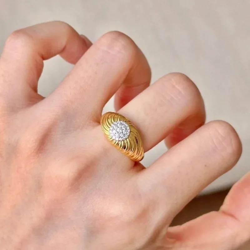 Bagues filetées de luxe léger vintage incrustées de diamants pour femmes style cour Haute qualité mode bague ronde en cristal bijoux fins