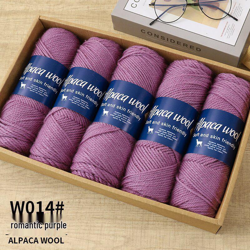 Soft Alpaca Yarn: Comfortable, ideal for hand-knitting scarves and other medium-thick projects.