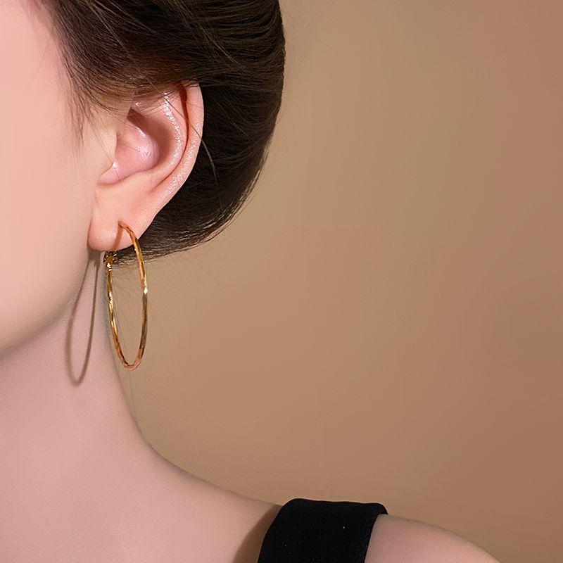 

Big Hoop Earrings for Women Unique 2025 New Arrival Best Selling Accessible Luxury Fancy Ear Ring Elegant Stud Earrings Easiest for Match Earrings 4cm golden car flower ring