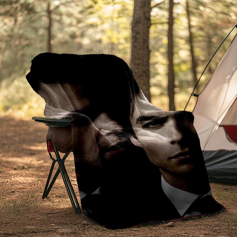 Coperta Morbida Damon Salvatore Romance in Flanella per Divano, Interno, Campeggio, Soggiorno, Ufficio, Sedia e Letto Morbido Regalo di Compleanno