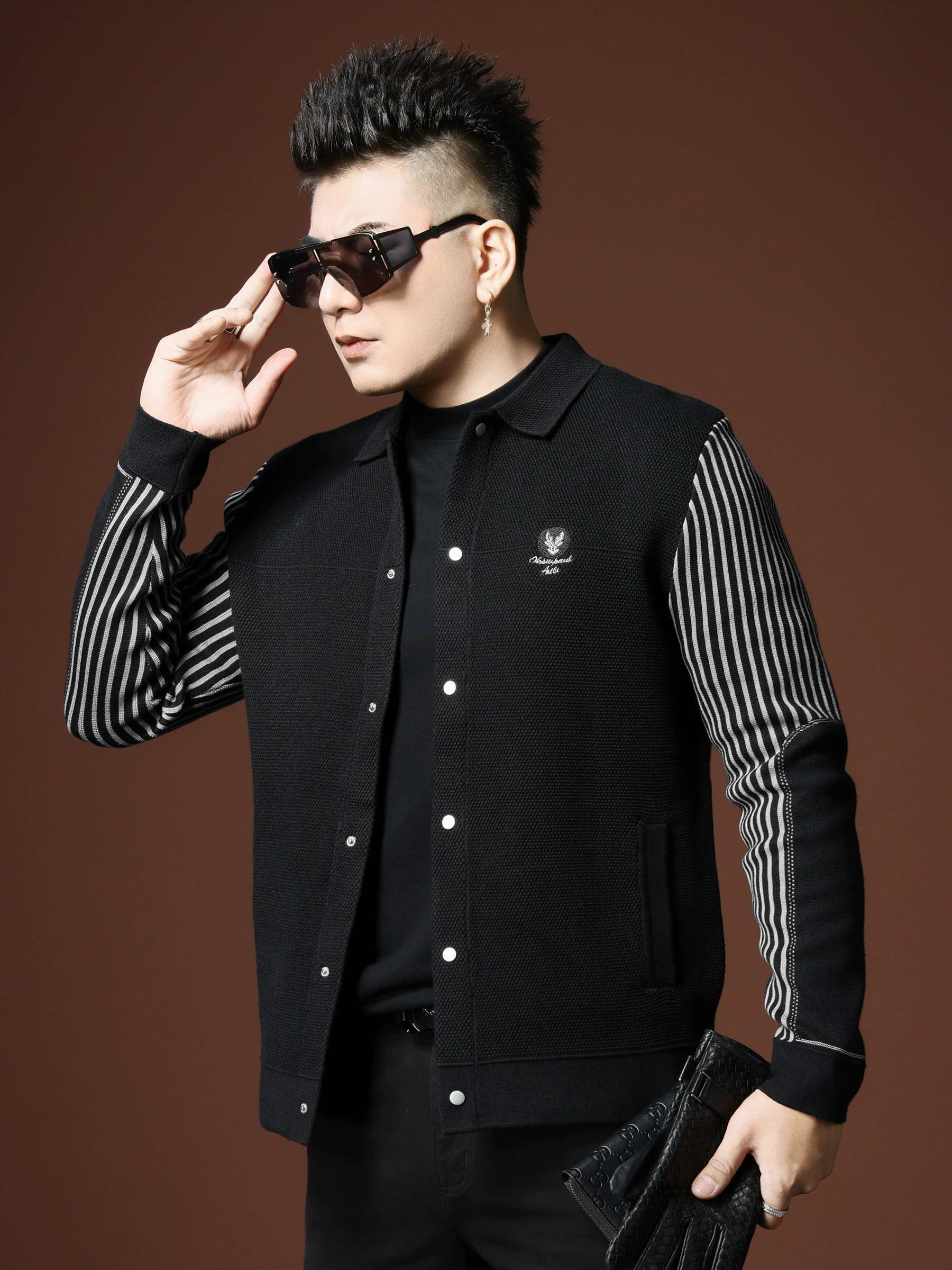 

European Station 2025 Autumn New Fashion Lapel Knitted Jacket Men s High-End Trendy Brand Casual Top Men s Jacket 3XL чёрный/золотой