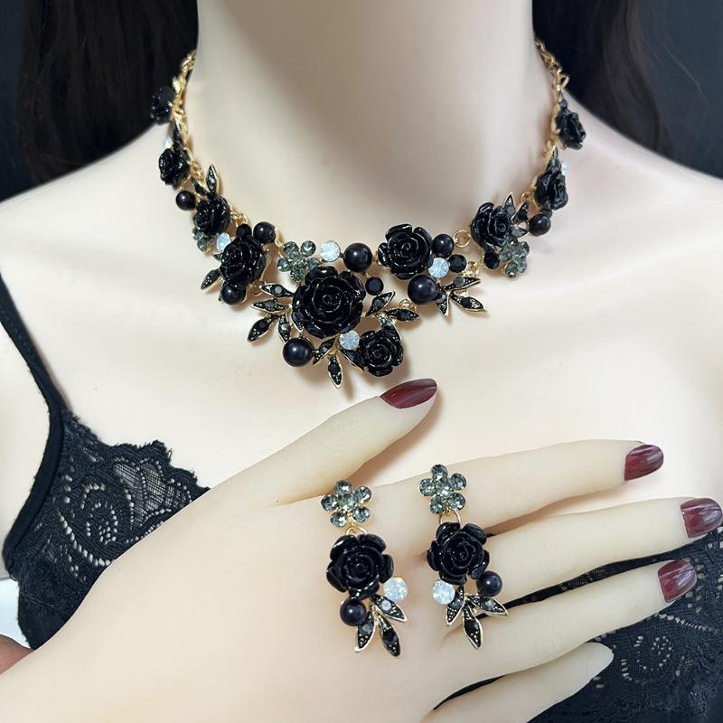 Umweltfreundliches Full-Diamond-Kamille-Halsketten-Armband-Ohrringe-Set Hof-Leicht-Luxus-Kleid Nische Perlen-Schlüsselbein-Ketten-Accessoires