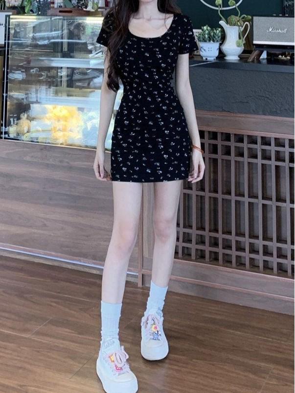 

Spicy Sweet Floral Knit Dress - Women s Autumn Slim-Fit Short-Sleeve Skirt XL