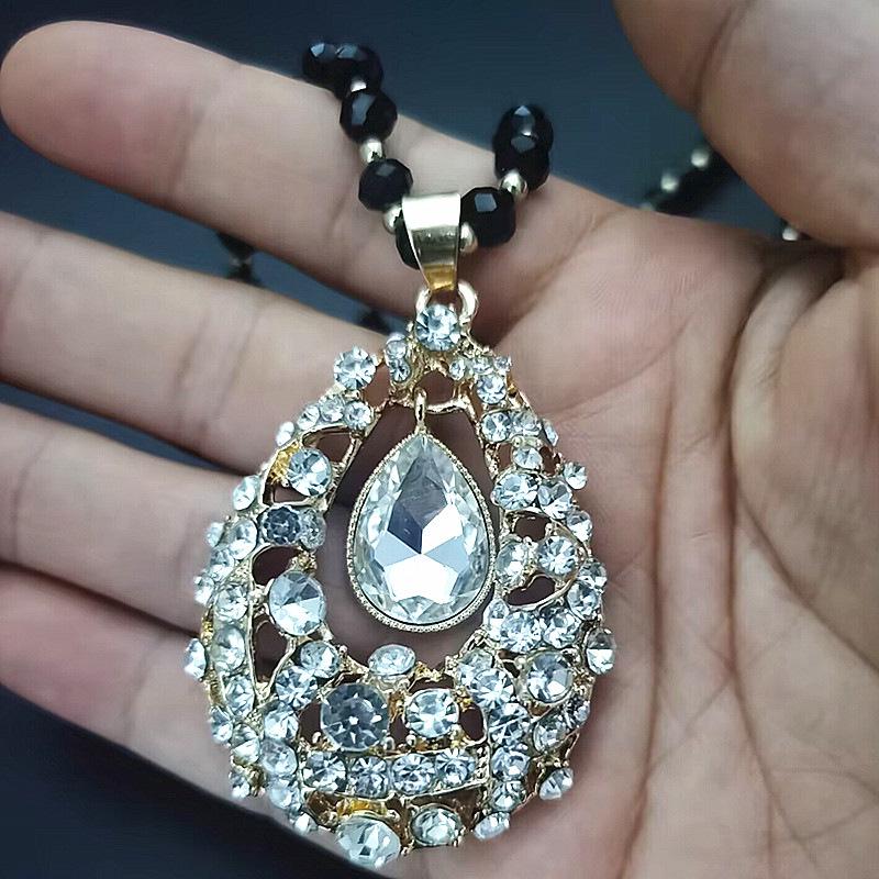 Elegant Women’s Crystal Flower Pendant Necklace - Versatile Autumn/Winter Sweater Chain Accessory
