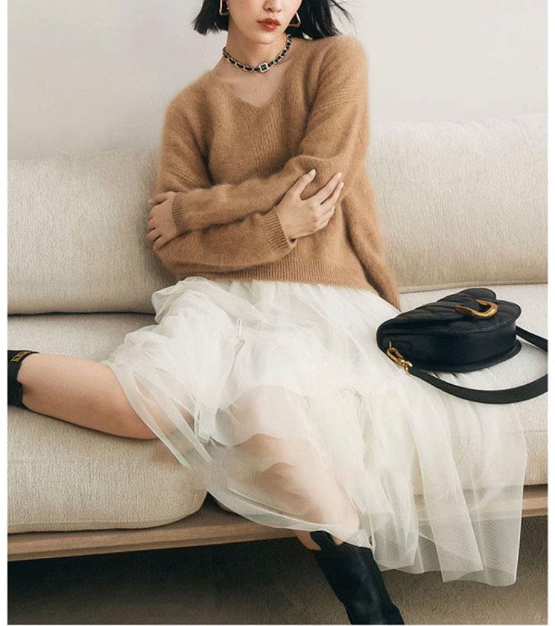 Women's High-End French V-Neck Sweater – Soft, Long-Sleeved, Solid Color Knitwear for Autumn & Winter, Loose Fit, Trendy Style.
