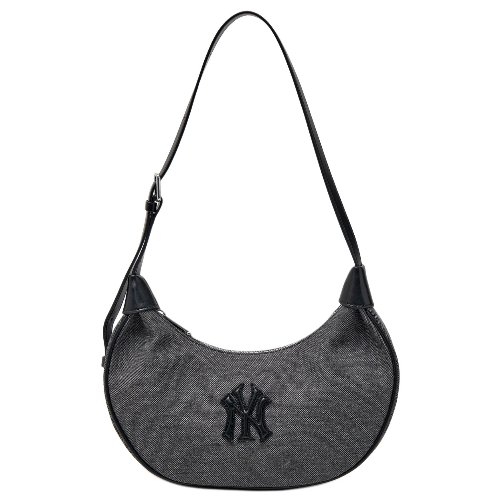 

MLB New York Yankees Vintage Atmosphere Embossed Patch Polyester Shoulder Bag Women Shoulder Bag Black 3ABQB016N-50BKS Basic Set (Bag)