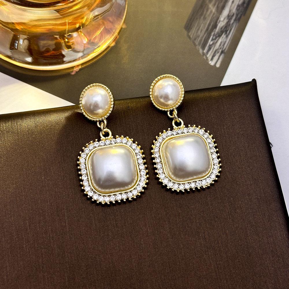 

Елегантні французькі сережки-квіти з перлів Срібна голка : Вишукана, Розкішна, Легка Мода для Жінок