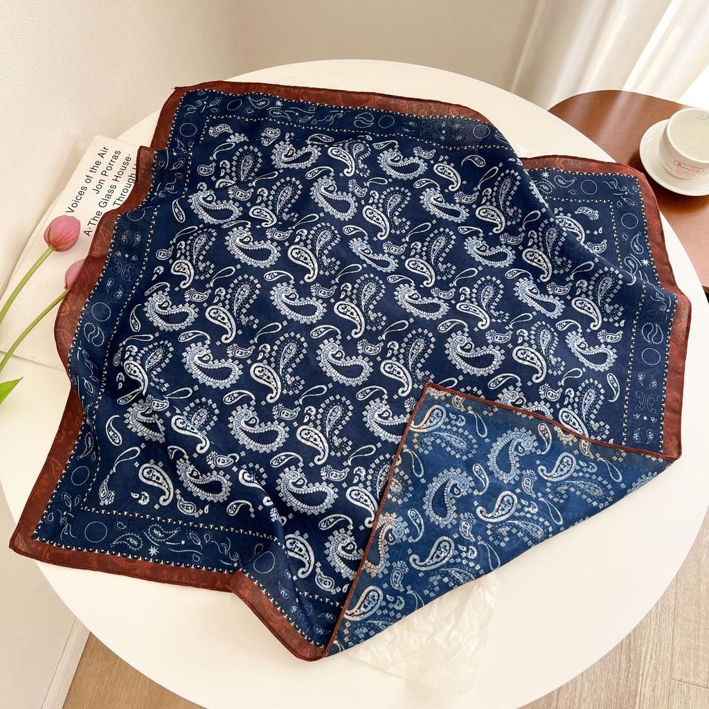 Summer new double-sided velvet scarf air-conditioned room with shawl women travel photo thin sunscreen 61 small square scarf