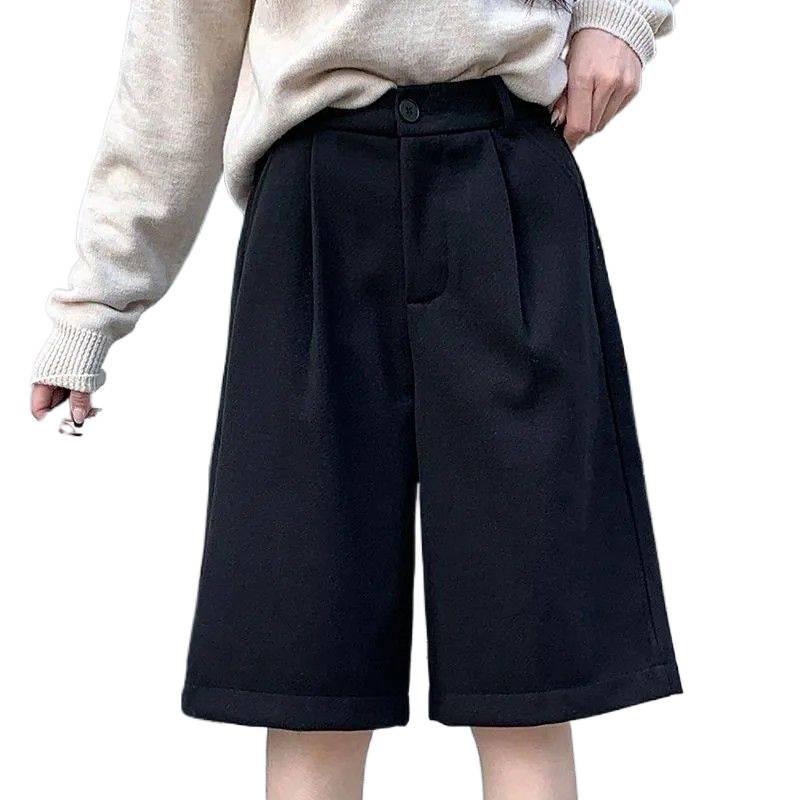 High-Waisted Women's Woolen Shorts - Autumn/Winter 2026, Old Money Style, Six-Point, Wide-Leg, Thick Mid-Length.