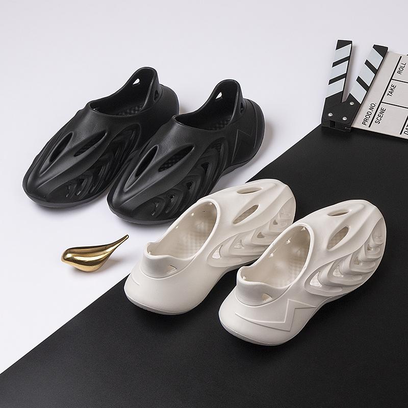 Mens Clogs Sandals With Hole Cave Slip On Designer Outdoor Beach Slippers Foam Running Summer Shoes for Men Medical Causal Male