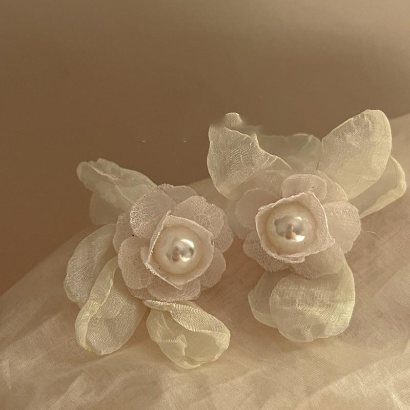 

Сетчатые белые шифоновые серьги-цветы с жемчугом, модные серьги-гвоздики, высокочувственные, супер фея, универсальные серьги