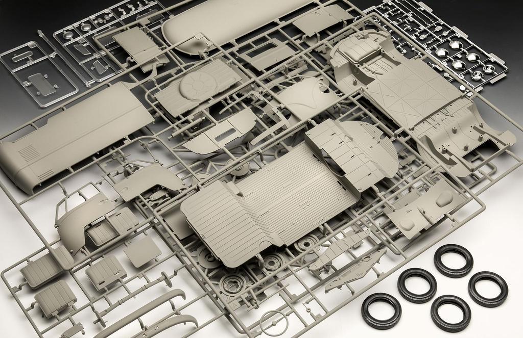 German Revell VW T1 Panel Van Plastic Model 07742 1/16 75' (Car)
