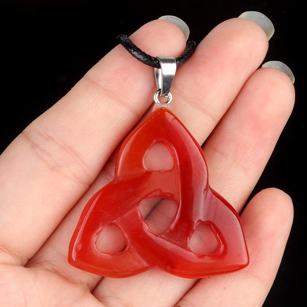 Ирландский кельтский кулон с ажурным треугольным дизайном