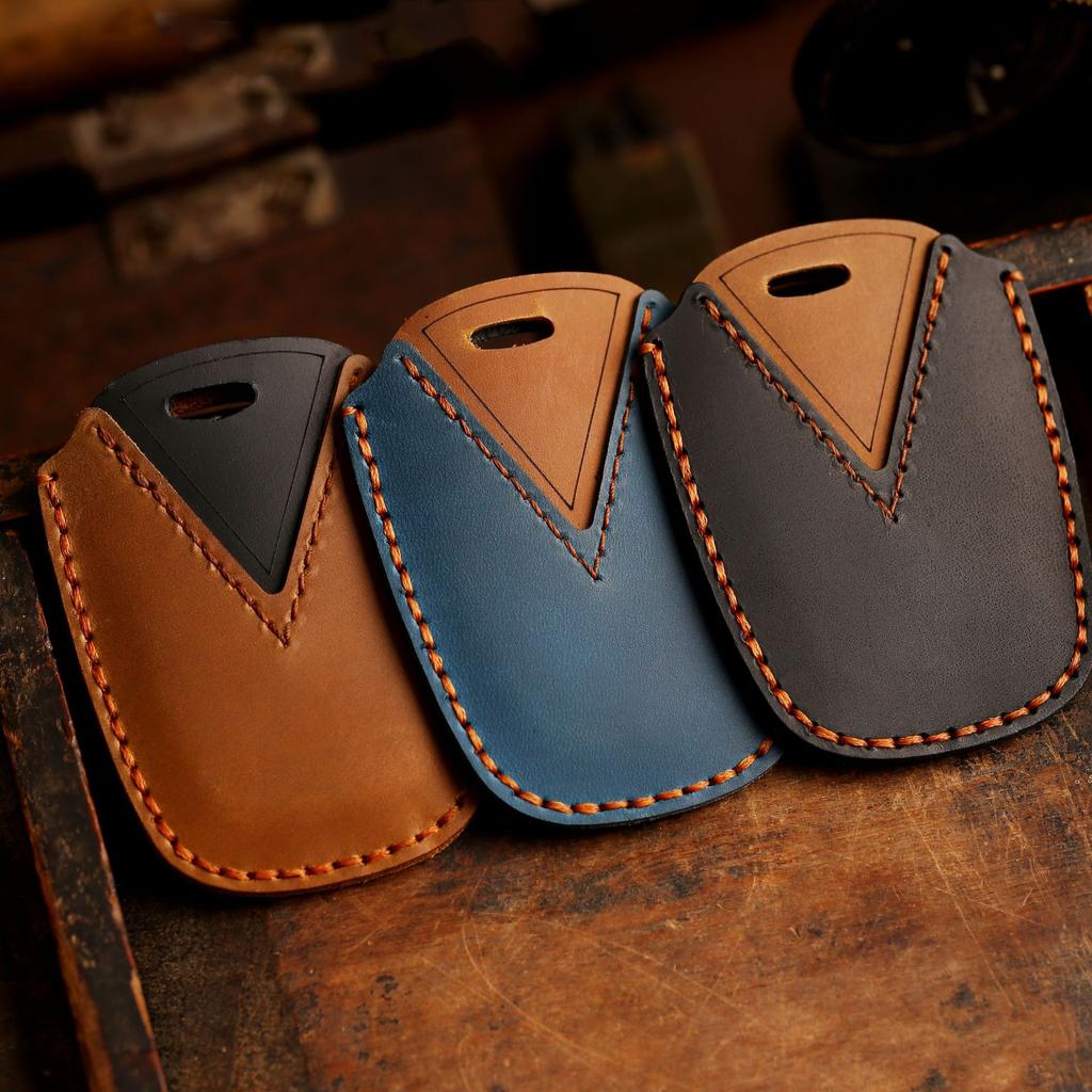 The Key Cover Is Suitable for Toyota Key Cover. The Old Highlander Lu Lu Lu Lu Ze Special Key Cover Is Genuine Leather.