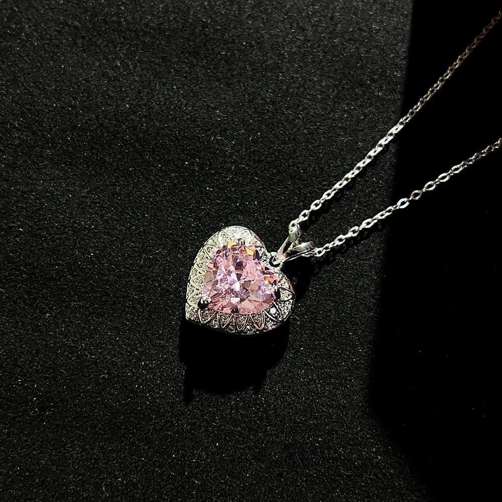 Prominente Mode Pink Love Zirkon Halskette Herzförmiger rosa Diamant Leicht Luxus Anhänger Ohrringe Set Buntes Schatzring Damen