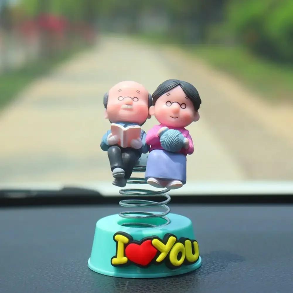 Bonito desenho animado casal primavera balançando a cabeça painel do carro boneca ornamento decoração interior do carro acessórios para presente