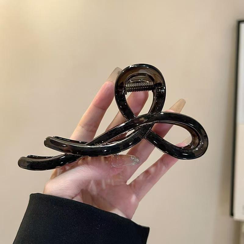 Großer französischer Retro-Klammer-Haarclip für elegante Damenfrisuren.