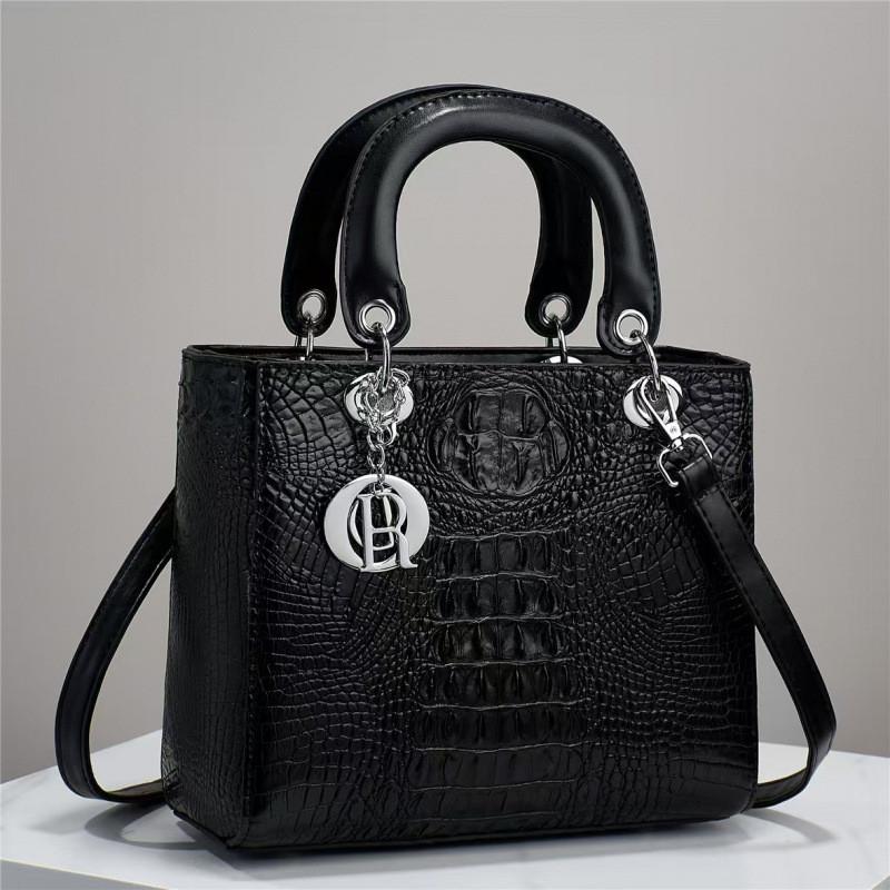 Street Style Pu Tote Bag For Women With Diamond Pattern And Inner Pockets Perfect For Daily Use