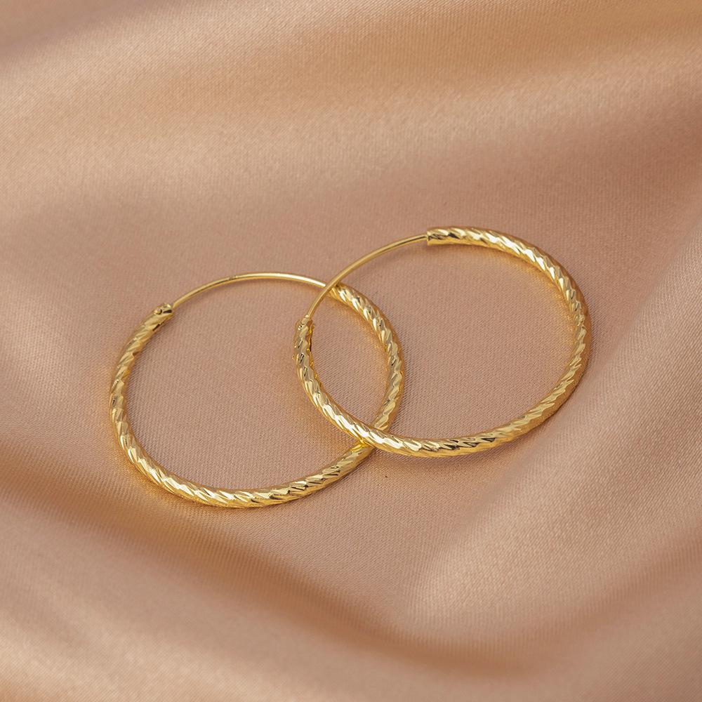 Элегантные медные серьги: Винтажные крупные круглые дизайны в роскошном стиле - Рекомендуемые женские украшения, Европейское и американское влияние